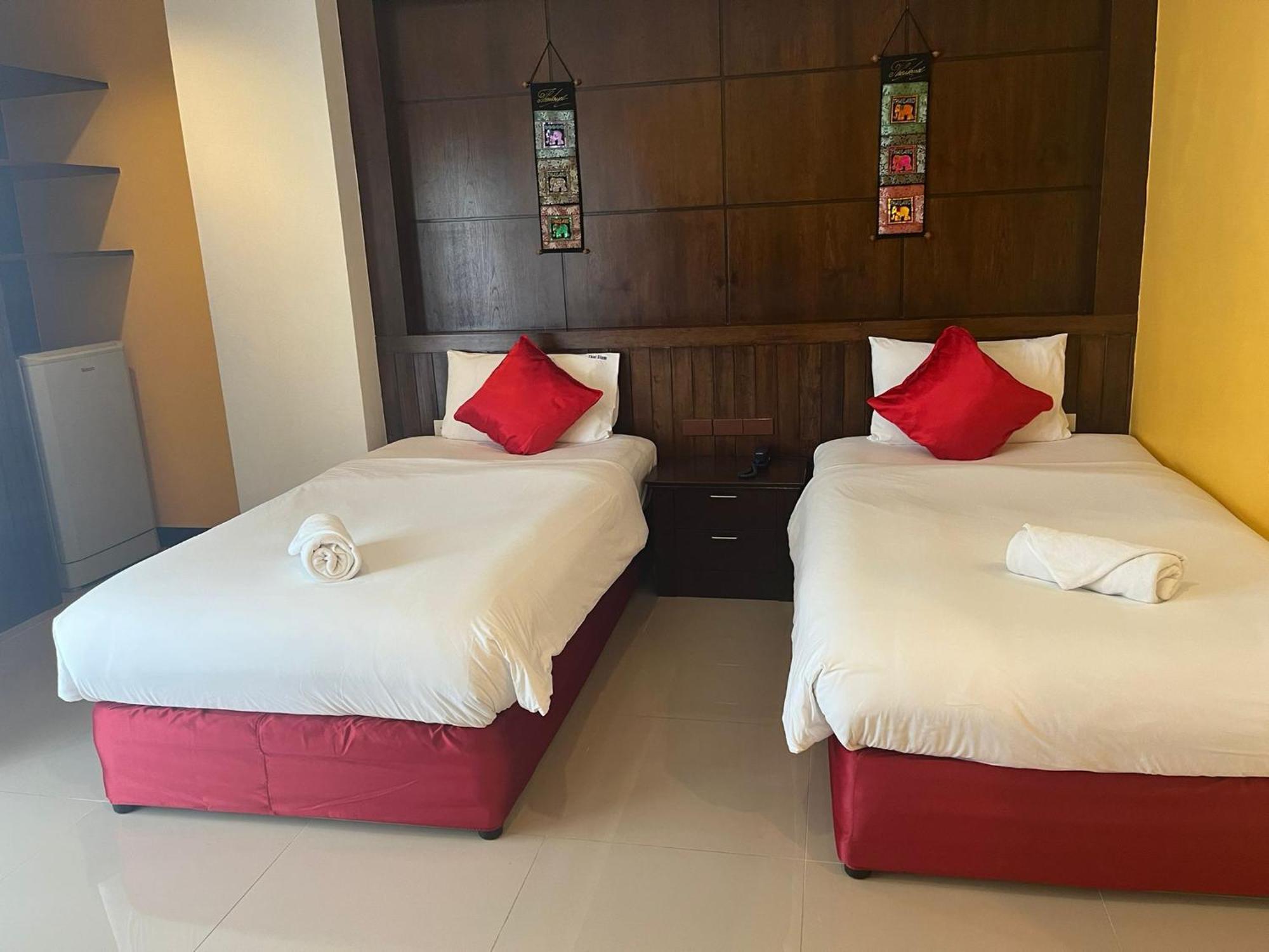 Thai Siam Hotel Patong Kültér fotó